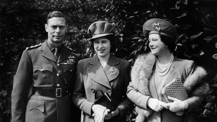 Queen Elizabeth mit ihren Eltern König George VI. und Elizabeth Bowes-Lyon