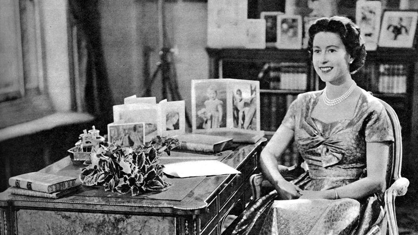Queen Elizabeth II. bei ihrer Weihnachtsrede 1957