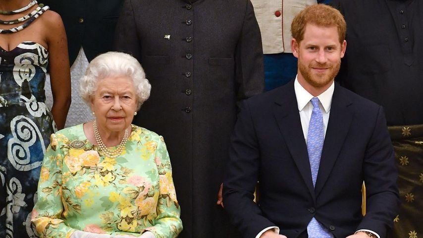 Queen Elizabeth ließ Harrys Anrufe an Charles weiterleiten