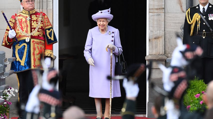 Queen Elizabeth II. bei einer Parade in Edinburgh im Juni 2022