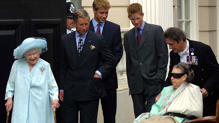 Queen Mum, Prinz Charles, Prinz William, Prinz Harry und Prinzessin Margaret 2001