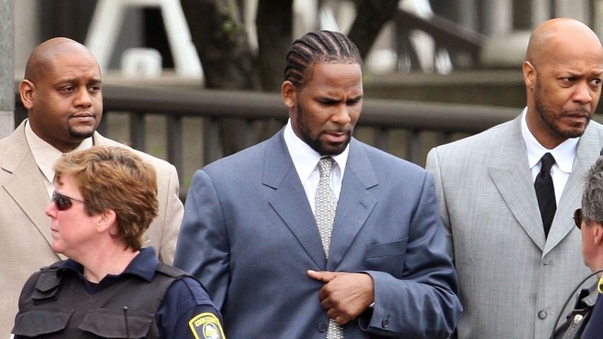 R. Kelly vor dem Gerichtsgebäude in Chicago, 2008