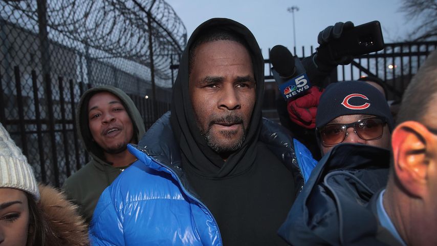 Nicht nur Knast: R. Kelly muss Opfern Schadensersatz zahlen