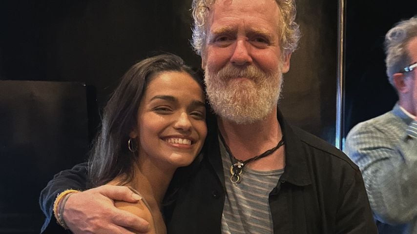 Rachel Zegler und Glen Hansard