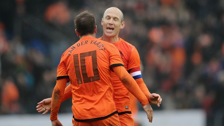 Rafael van der Vaart und Arjen Robben im November 2013 in Genk
