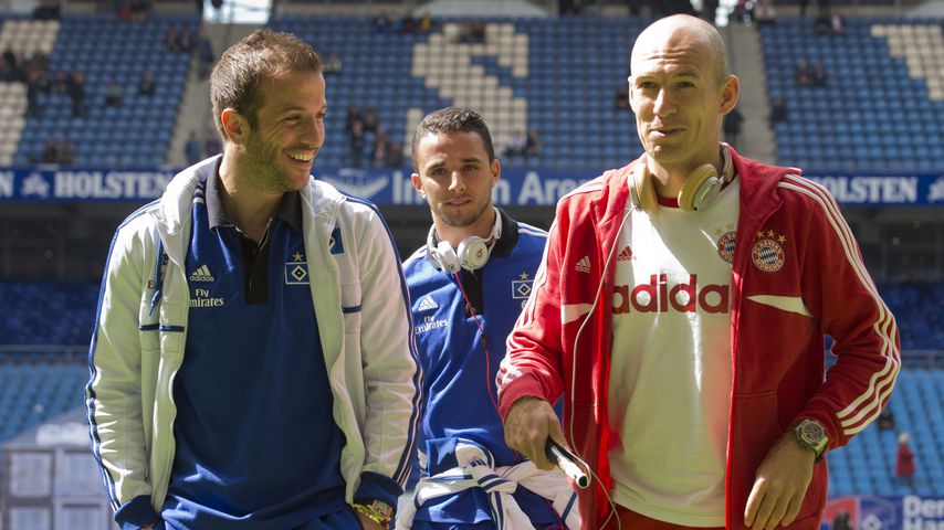 Rafael van der Vaart und Arjen Robben scherzen im Mai 2014