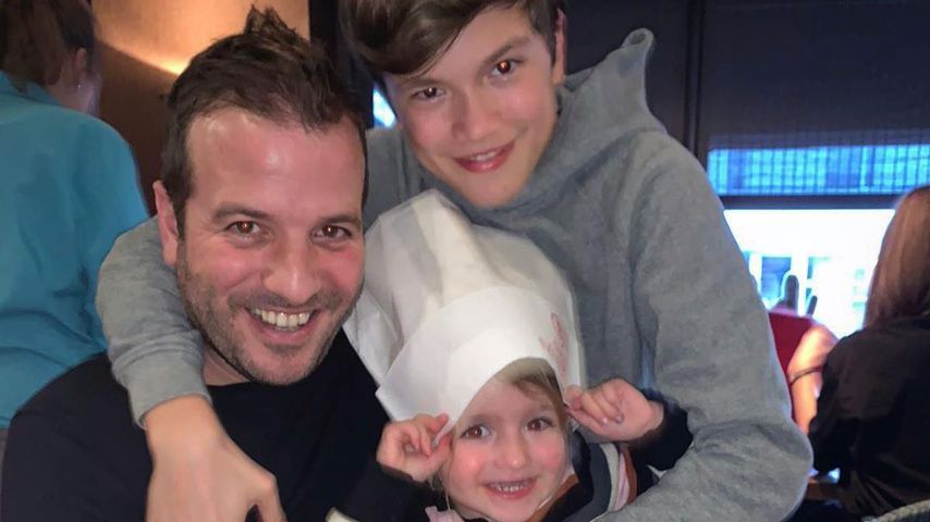 Rafael Van der Vaart mit seinen Kindern Damian und Jesslynn