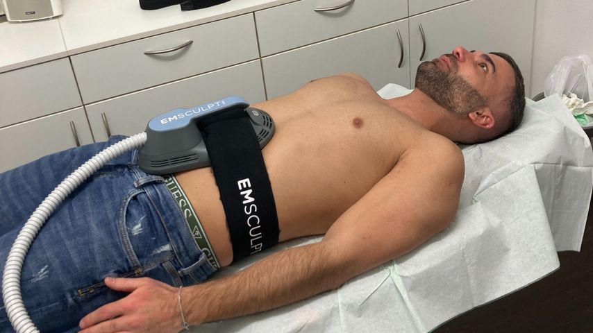 Neues Sixpack auf Bestellung: Rafi Rachek beim Beauty-Doc!