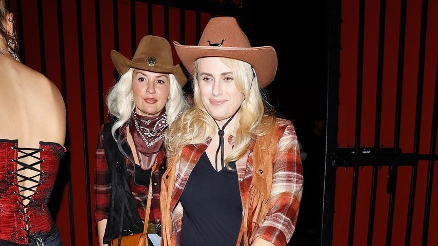 Ramona Agruma und Rebel Wilson bei Kendall Jenners Halloween-Party 2024