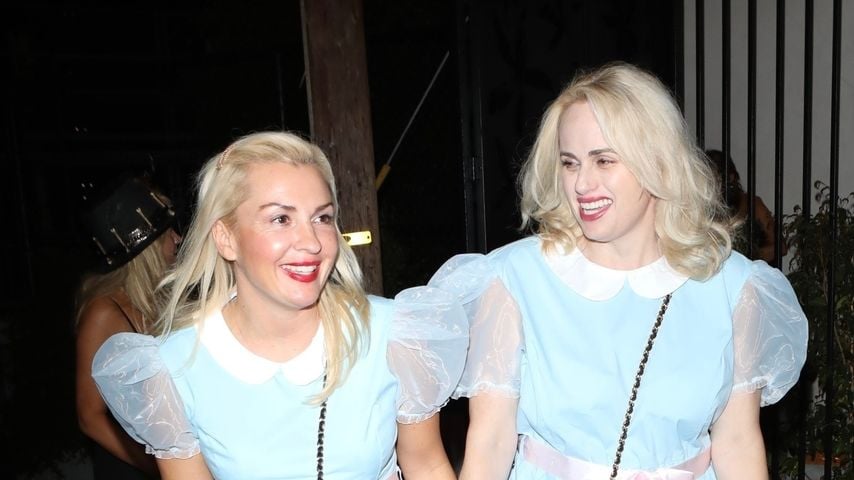 Ramona Agruma und Rebel Wilson im Oktober 2022