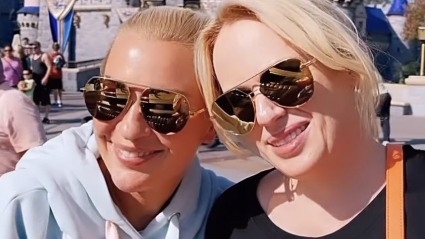 Ramona Agruma und Rebel Wilson im November 2022