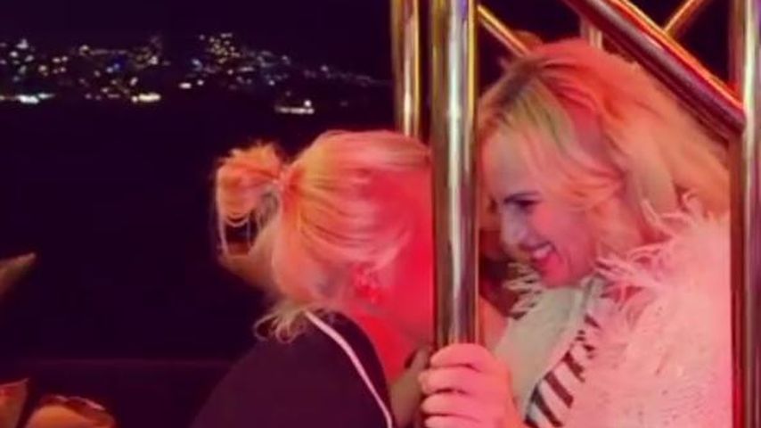 Ramona Agruma und Rebel Wilson im Juli 2022