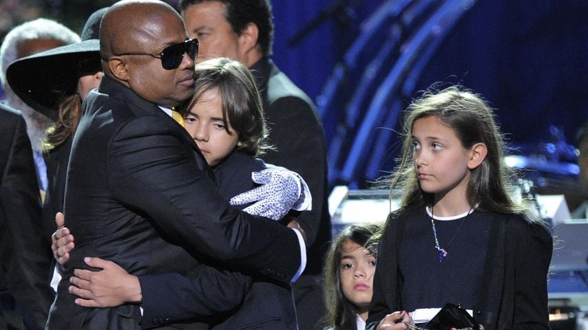 Michael Jacksons Familienangehörige bei einer öffentlichen Trauerfeier 2009