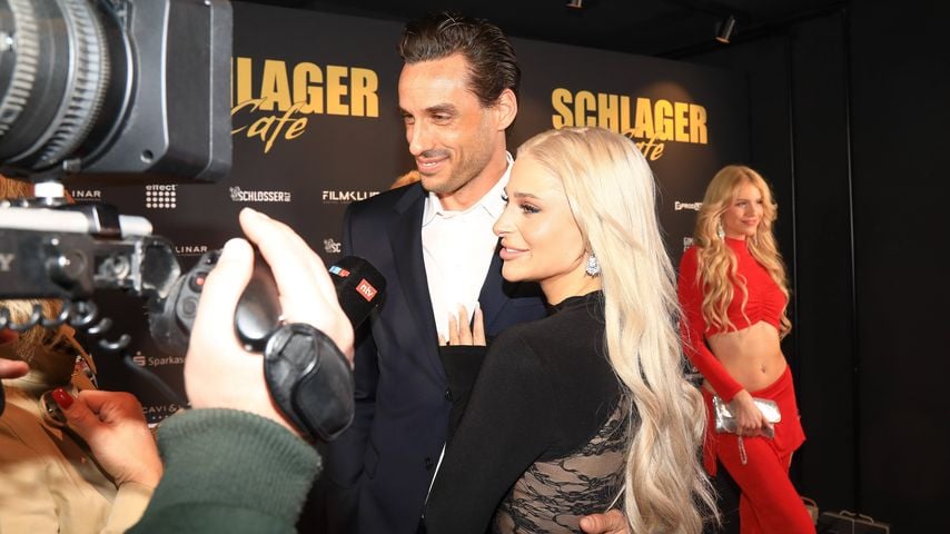 Raphael Wolf und Marie Reim bei der Eröffnung des Schlager-Cafés