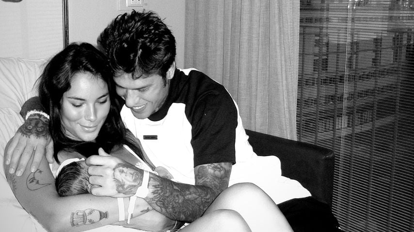 Rapper Fedez mit seinem Kind und Partnerin Giulia