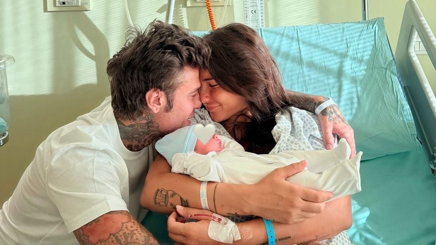 Rapper Fedez mit seinem Kind und Partnerin Giulia