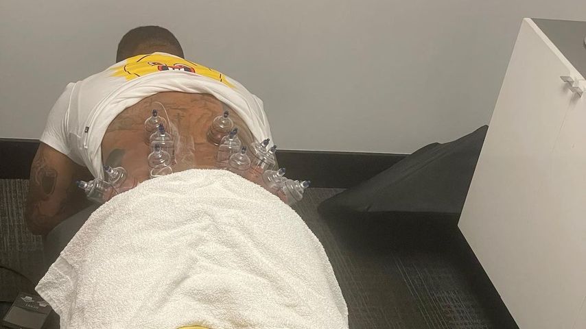 Rapper The Game während einer ärztlichen Behandlung im August 2022