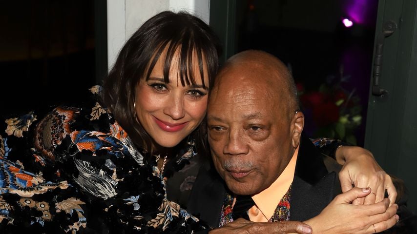 Rashida Jones hält bewegende Rede für Vater Quincy Jones (†)