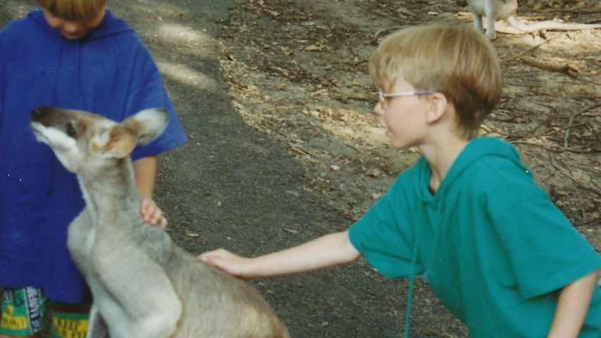 Raúl Richter mit einem Känguru