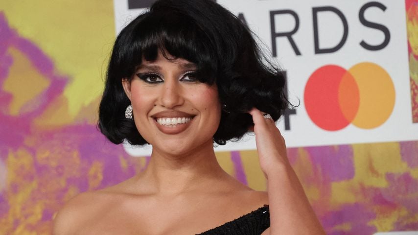 Raye hat finanzielle Schwierigkeiten trotz Grammy-Erfolgs