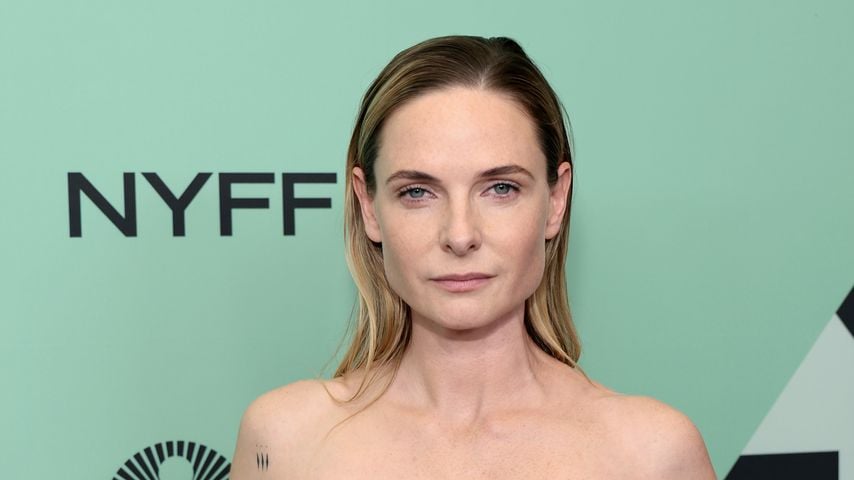 Rebecca Ferguson spricht über frühe Mutterschaft mit 23