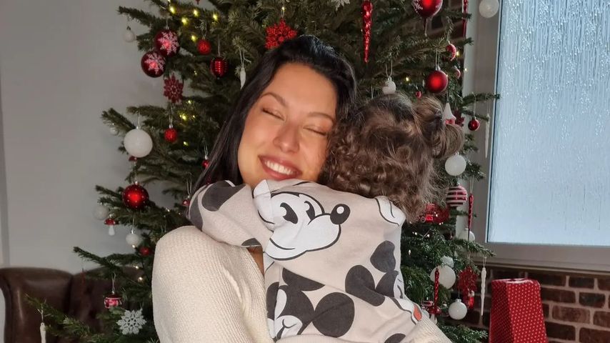 Rebecca Mir und ihr Sohn, Dezember 2022