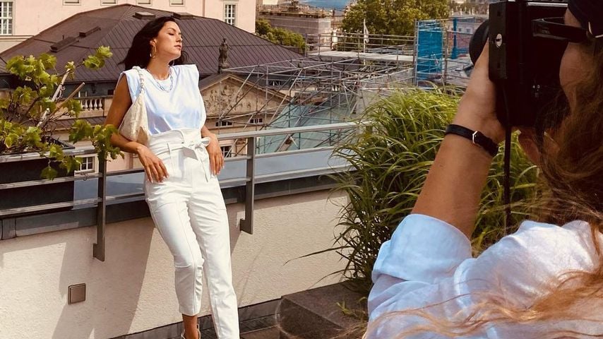 Lustig: Rebecca Mirs Fotoshooting von Polizei unterbrochen