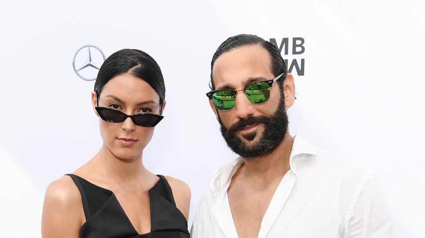 Rebecca Mir mit Massimo Sinató bei der Berlin Fashion Week, 2018