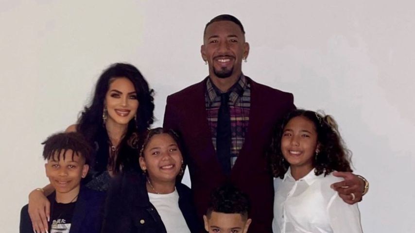 Rebecca Silvera und Jérôme Boateng mit ihren Kindern im Juli 2022