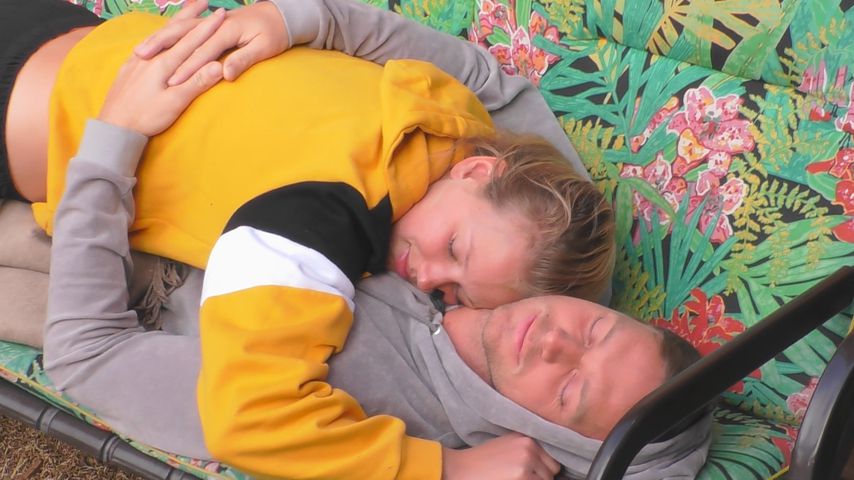 "Big Brother"Frühlingsgefühle: Becci und Philipp kuscheln