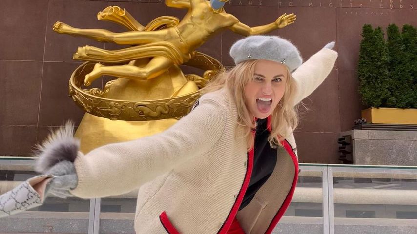 Rebel Wilson auf der Eisbahn am Rockefeller Center