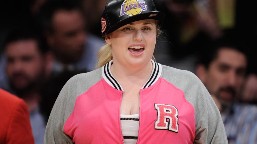 Mini-Diss?! Adele reagiert auf Rebel Wilsons Biopic-Gerüchte