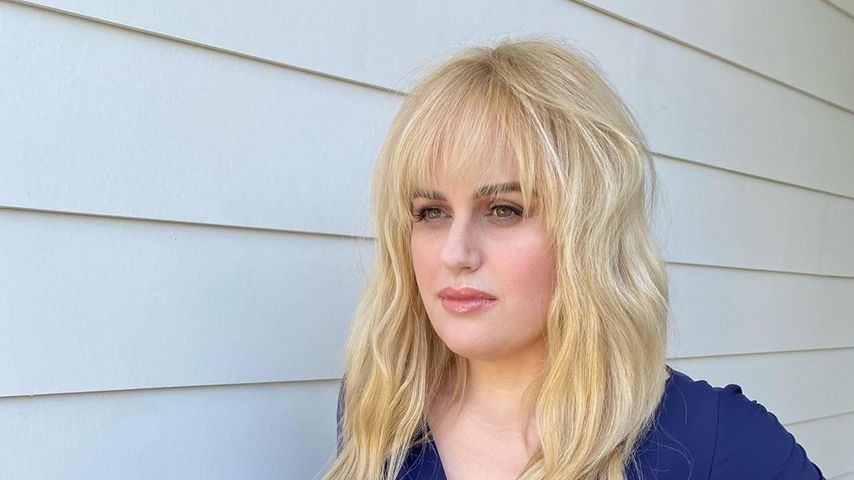 Fast 20 Kilo runter: Rebel Wilson zeigt sich in engem Kleid