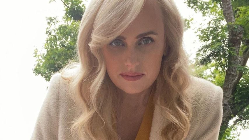Hot! Rebel Wilson setzt Kurven mit Leo-Leggings in Szene