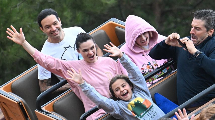 Rebel Wilson und Ramona Agruma im Disneyland, 2024