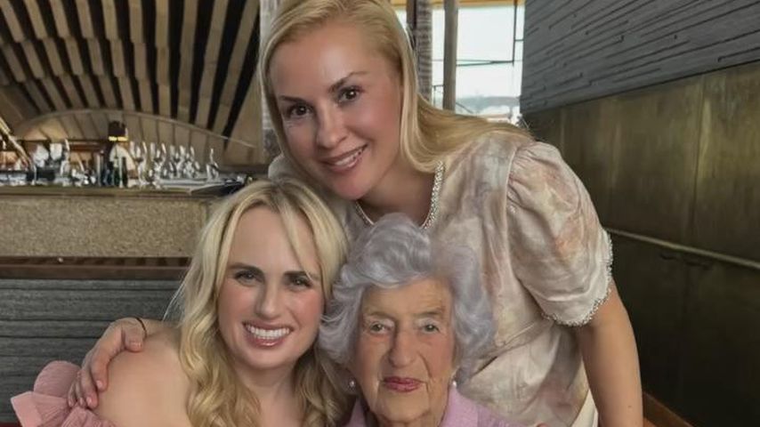 Rebel Wilson, ihre Frau Ramona Agruma und Rebels Oma Gar