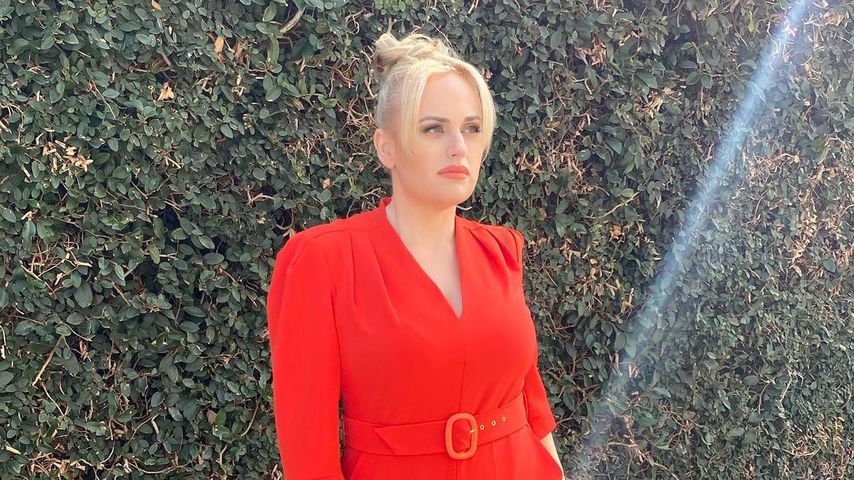 Nach Trennung: Rebel Wilson zeigt sich supersexy in Rot!