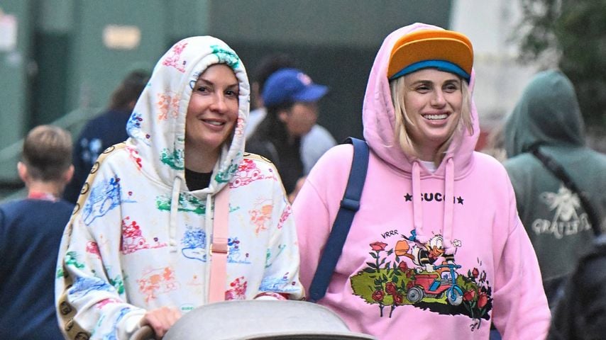 Rebel Wilson und Ramona Agruma im Disneyland, 2024