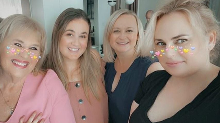 "Wilson Schwestern": Rebel Wilson teilt seltenes Familienpic