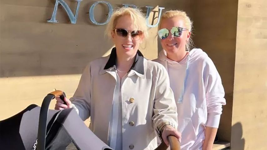 Rebel Wilson, Ramona Agruma (l.) und Baby Royce