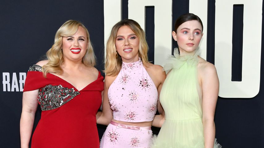 Guck mal, Miley: Hier küsst Liam Hemsworth Rebel Wilson!