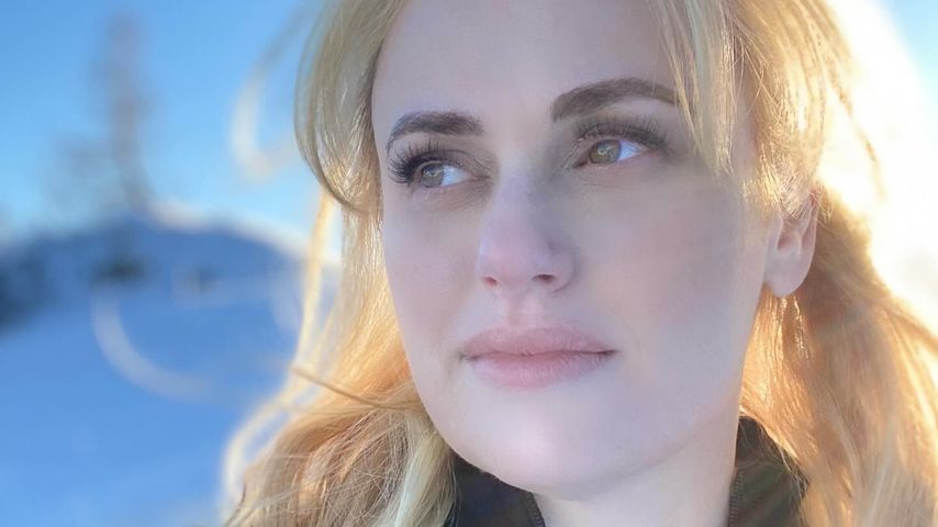 Pistole traf sie ins Gesicht: Rebel Wilson musste in Klinik