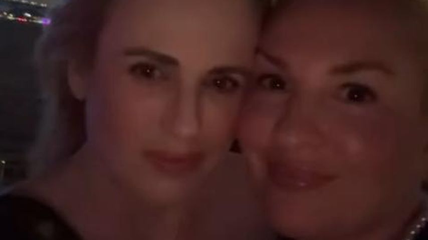 Rebel Wilson und Ramona Agruma an Silvester 2024/25