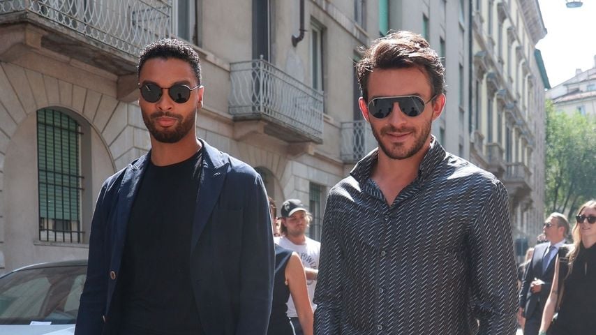 Regé-Jean Page mit Jonathan Bailey in Mailand