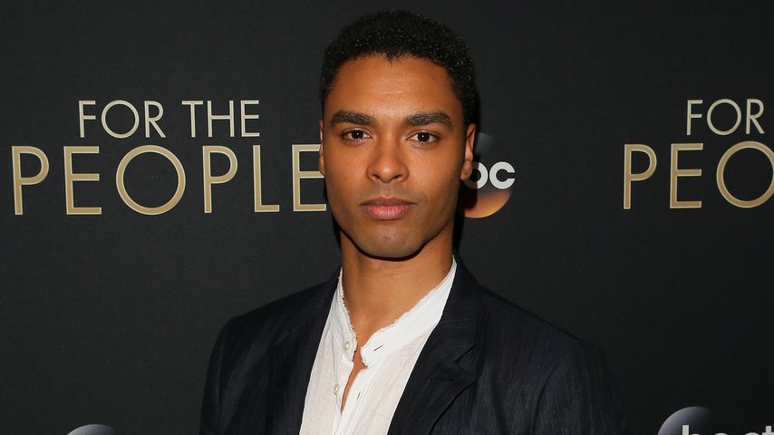 "Bridgerton"-Hottie Regé-Jean Page moderiert Late-Night-Show