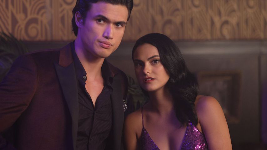 Reggie (Charles Melton) und Veronica (Camila Mendes) in "Riverdale"