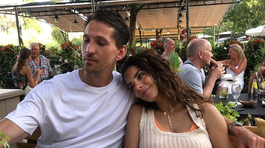 Lilli Hollunder und René Adler kuscheln ihre Tochter Billie!