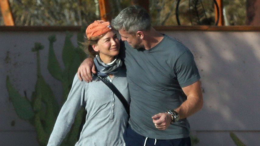 Renée Zellweger knutscht ihren Ant Anstead beim Fußball ab