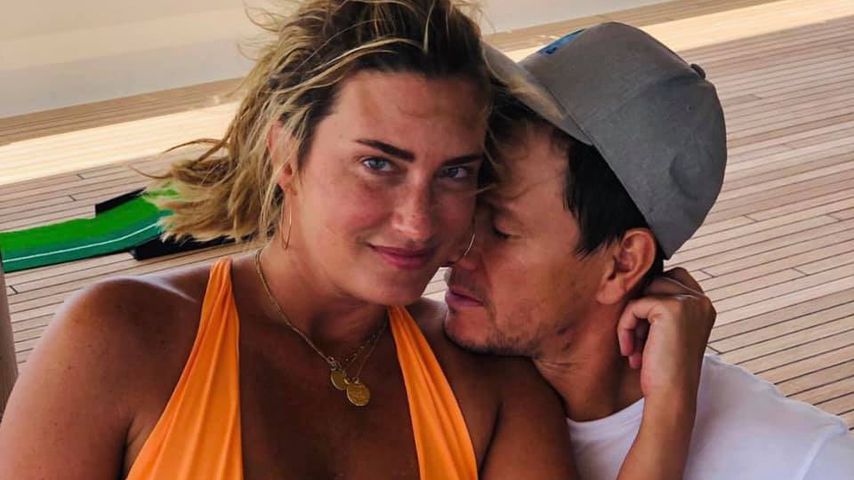 Mit Family-Pics: So süß gratuliert Mark Wahlberg seiner Frau