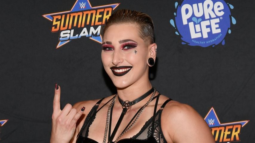 Im Gothic-Brautkleid: WWE-Star Rhea Ripley hat geheiratet!
